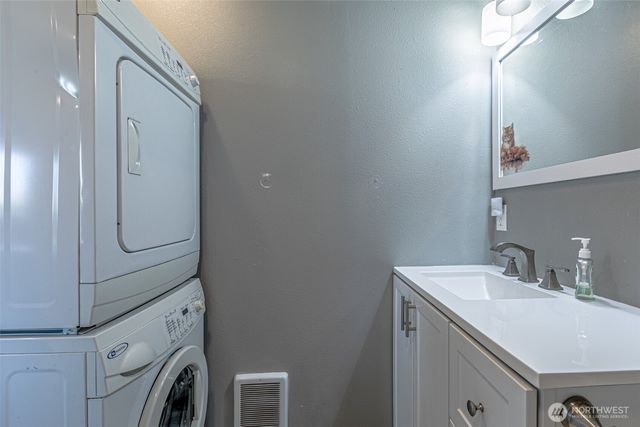 6827 S Thompson Avenue, Tacoma, WA 98408