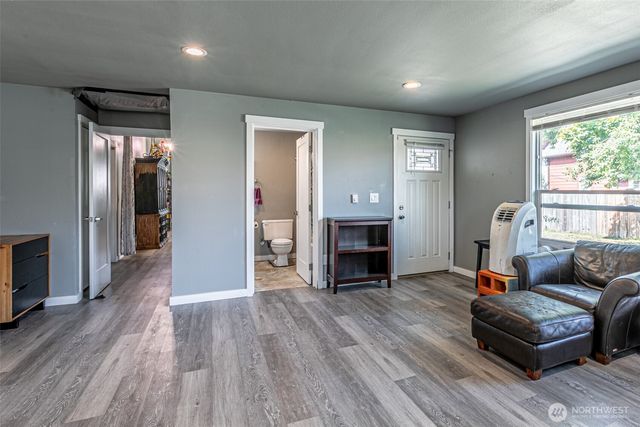 6827 S Thompson Avenue, Tacoma, WA 98408