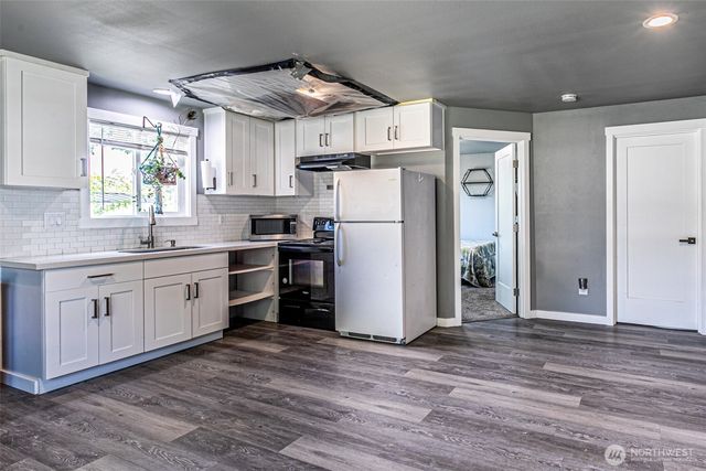 6827 S Thompson Avenue, Tacoma, WA 98408