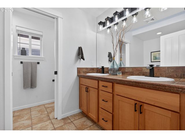 7147 Ne STONEWATER St, Hillsboro, OR 97124