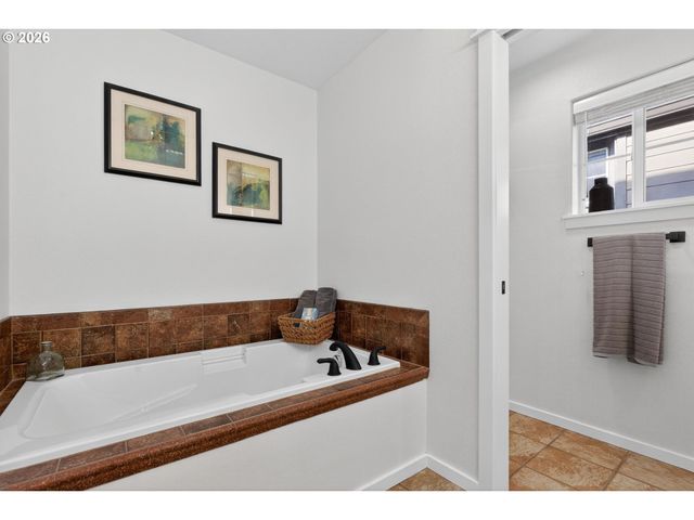 7147 Ne STONEWATER St, Hillsboro, OR 97124