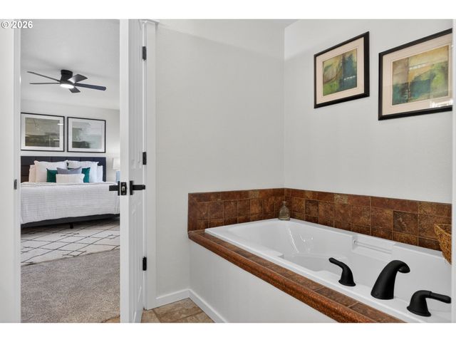 7147 Ne STONEWATER St, Hillsboro, OR 97124