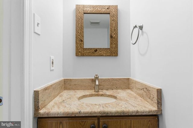 48 OLD MILL LN, Southampton, PA 18966