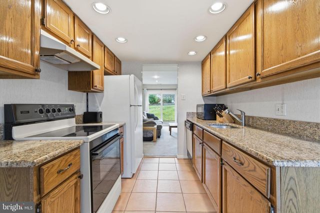 48 OLD MILL LN, Southampton, PA 18966