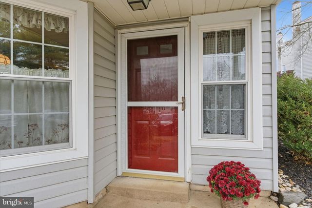 48 OLD MILL LN, Southampton, PA 18966