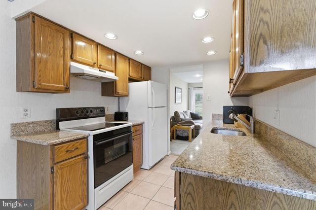 48 OLD MILL LN, Southampton, PA 18966