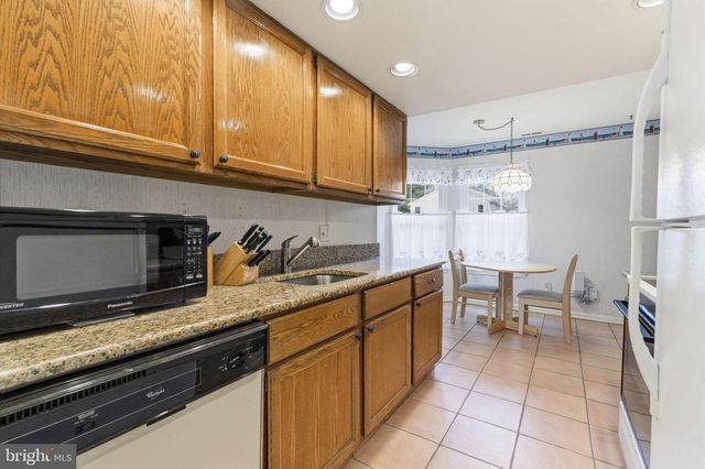 48 OLD MILL LN, Southampton, PA 18966