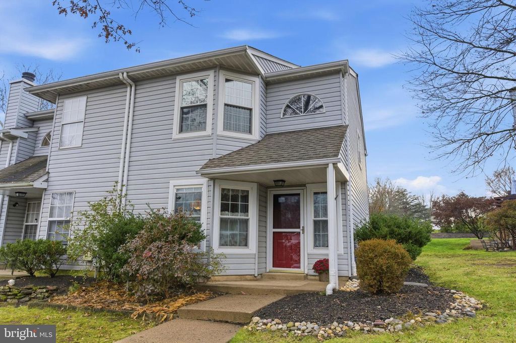 48 OLD MILL LN, Southampton, PA 18966