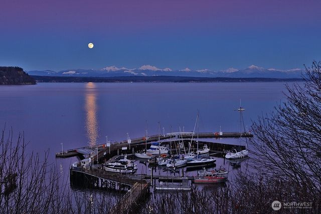 240 Clover Court, Langley, WA 98260