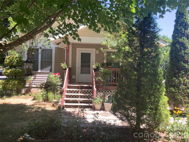 17 Buttonwood Court, Asheville, NC 28806