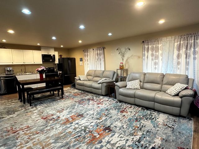 18427 W Burnett Rd, Nine Mile Falls, WA 99026