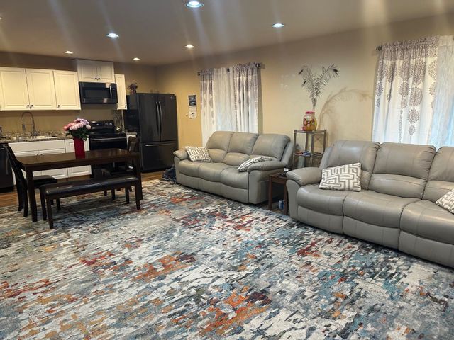 18427 W Burnett Rd, Nine Mile Falls, WA 99026