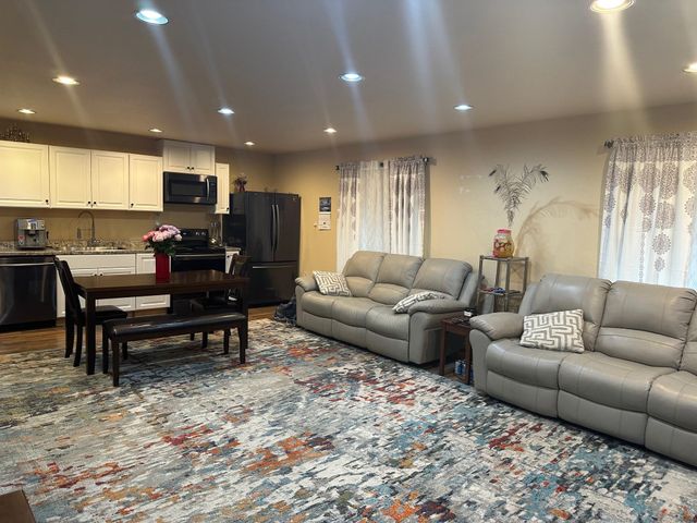 18427 W Burnett Rd, Nine Mile Falls, WA 99026