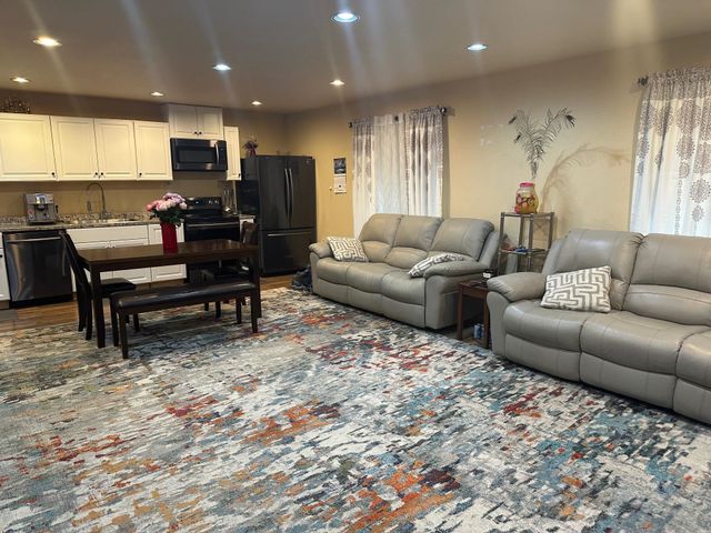 18427 W Burnett Rd, Nine Mile Falls, WA 99026