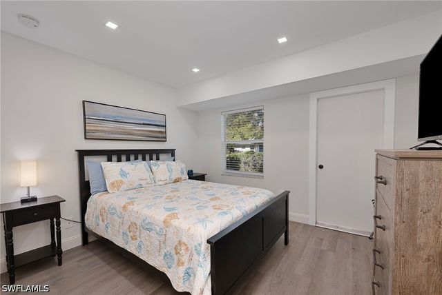 27218 Barefoot LN, Bonita Springs, FL 34135