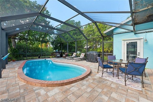 27218 Barefoot LN, Bonita Springs, FL 34135