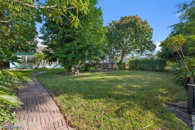 27218 Barefoot LN, Bonita Springs, FL 34135