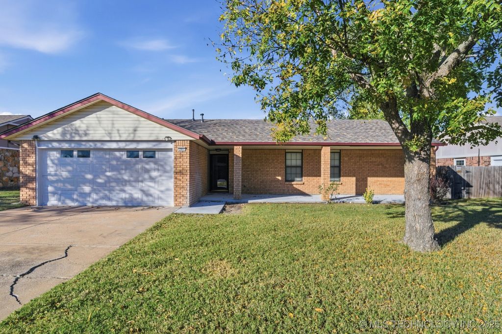 2957 W 114th Place S, Jenks, OK 74037
