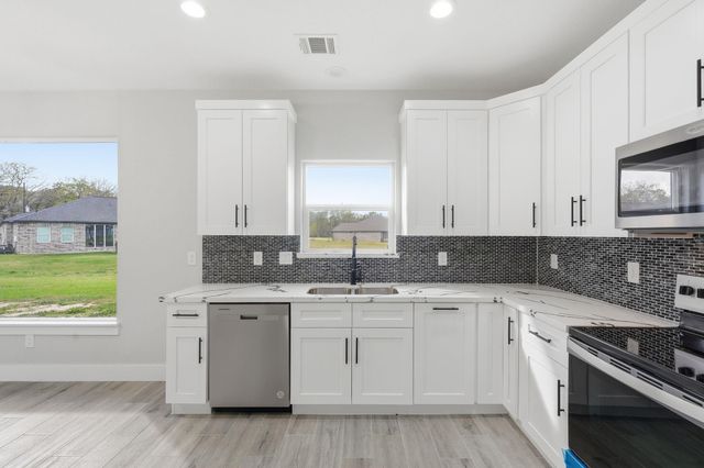 44 Meadow Lake Drive, Trinity, TX 75862