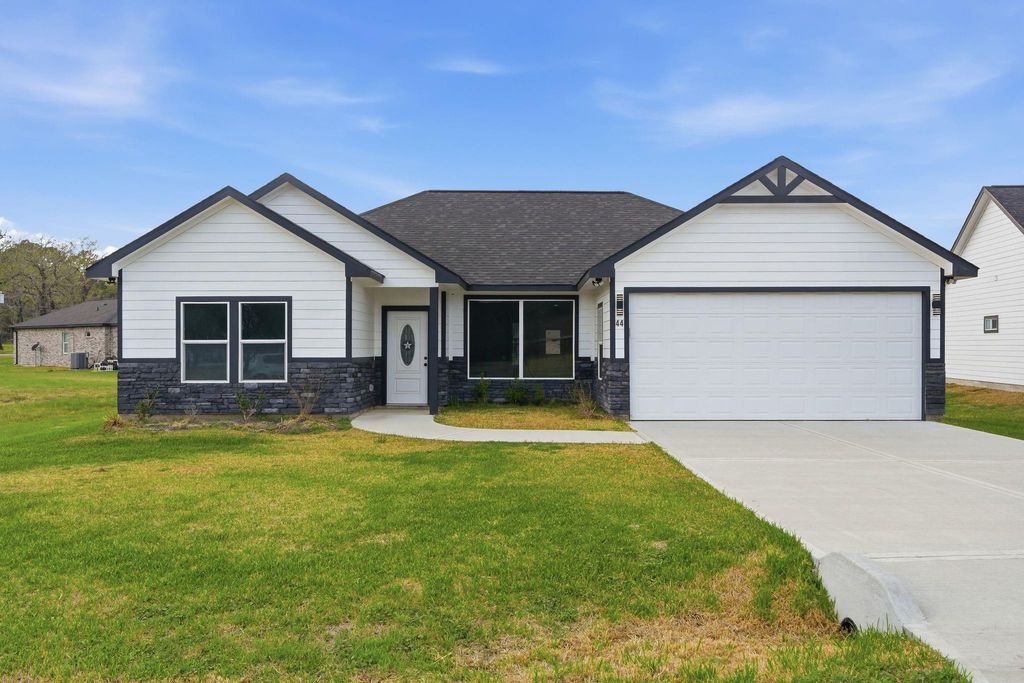 44 Meadow Lake Drive, Trinity, TX 75862