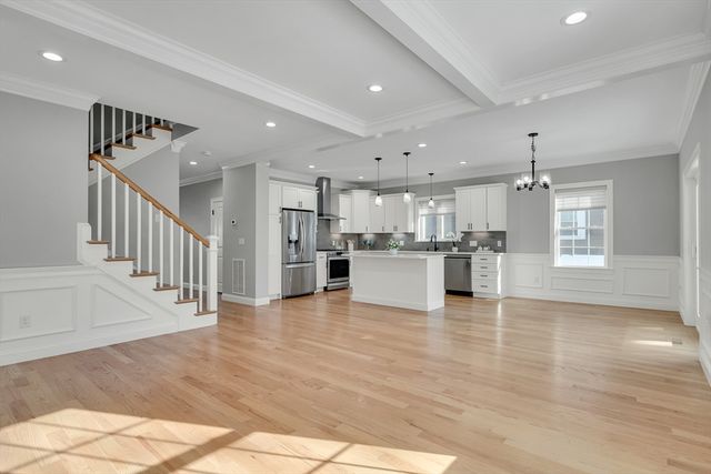 126 Dale St, Waltham, MA 02451