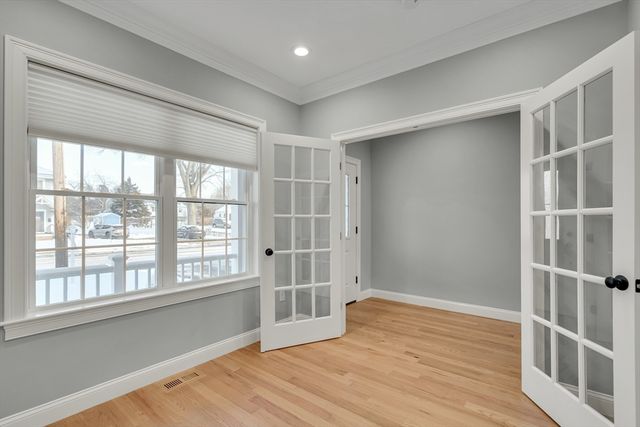 126 Dale St, Waltham, MA 02451