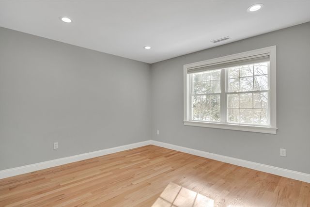 126 Dale St, Waltham, MA 02451