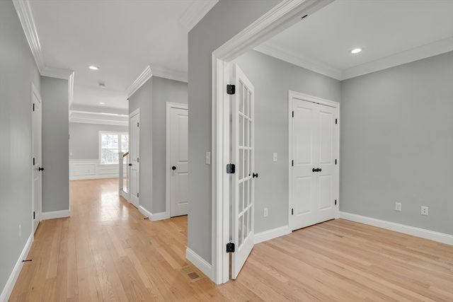 126 Dale St, Waltham, MA 02451