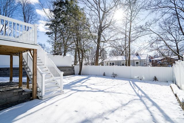 126 Dale St, Waltham, MA 02451