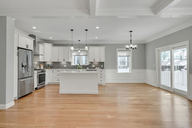 126 Dale St, Waltham, MA 02451