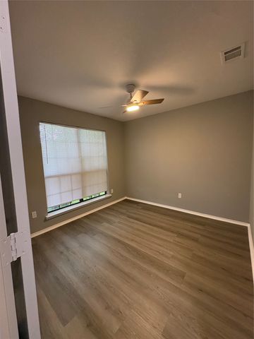 1120 Old Barn Lane, Mesquite, TX 75149