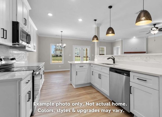 637 Woodrush Dr, Clarksville, TN 37040