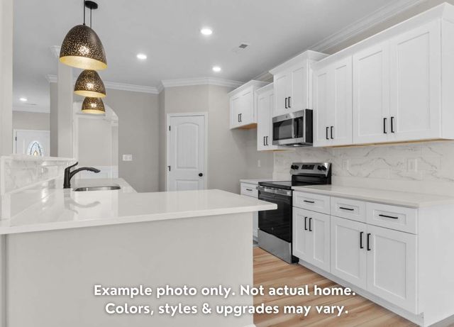 637 Woodrush Dr, Clarksville, TN 37040