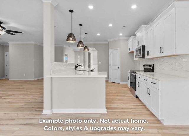 637 Woodrush Dr, Clarksville, TN 37040