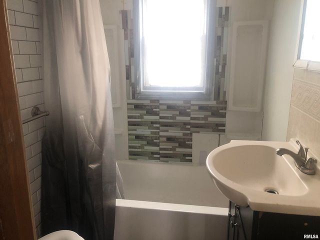 2800 E Keys Avenue, Springfield, IL 62702