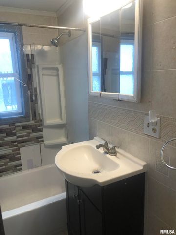 2800 E Keys Avenue, Springfield, IL 62702