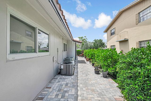 7521 NW 44th Court, Coral Springs, FL 33065