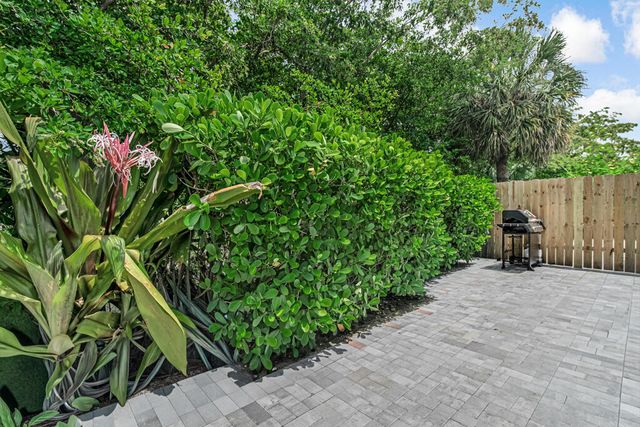7521 NW 44th Court, Coral Springs, FL 33065