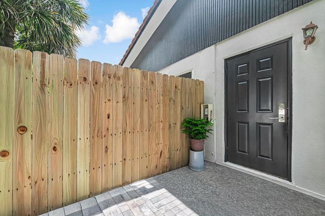 7521 NW 44th Court, Coral Springs, FL 33065
