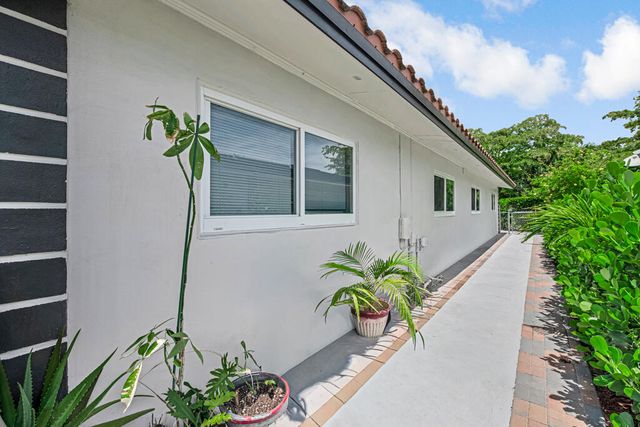 7521 NW 44th Court, Coral Springs, FL 33065