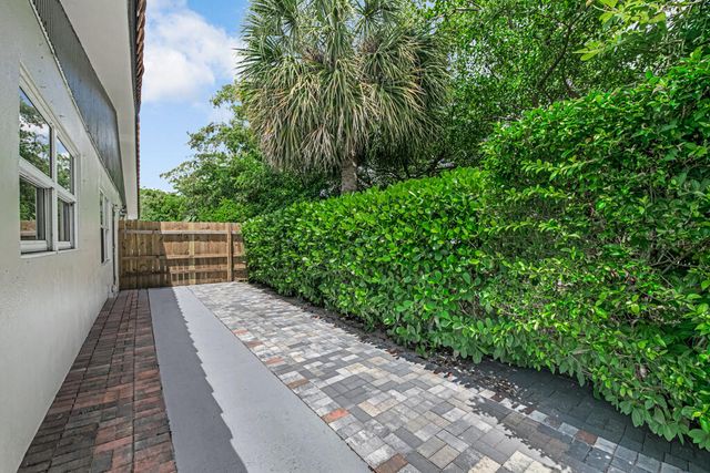 7521 NW 44th Court, Coral Springs, FL 33065