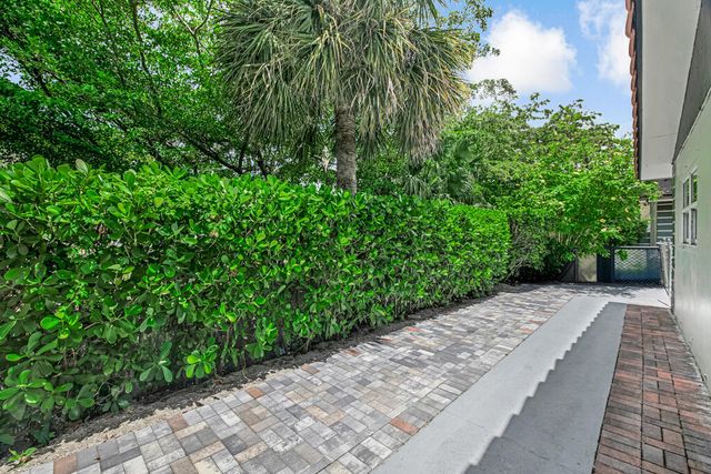 7521 NW 44th Court, Coral Springs, FL 33065