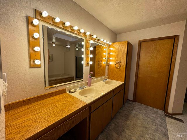 211 Nut Basin Rd, White Bird, ID 83554