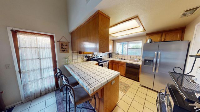 2460 Sample Avenue, Clovis, CA 93611