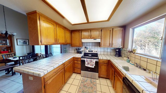 2460 Sample Avenue, Clovis, CA 93611