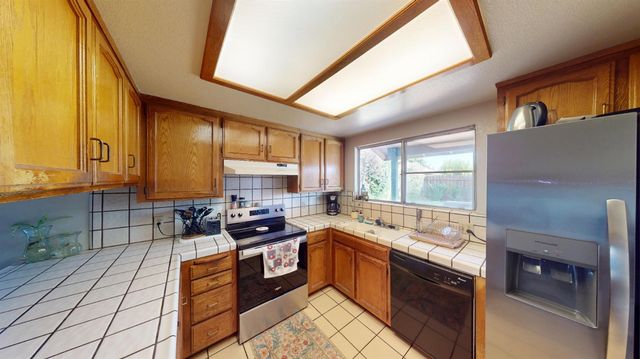 2460 Sample Avenue, Clovis, CA 93611