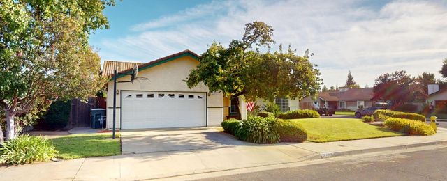 2460 Sample Avenue, Clovis, CA 93611