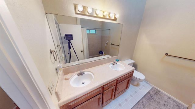 2460 Sample Avenue, Clovis, CA 93611