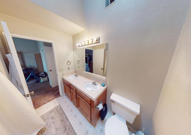 2460 Sample Avenue, Clovis, CA 93611