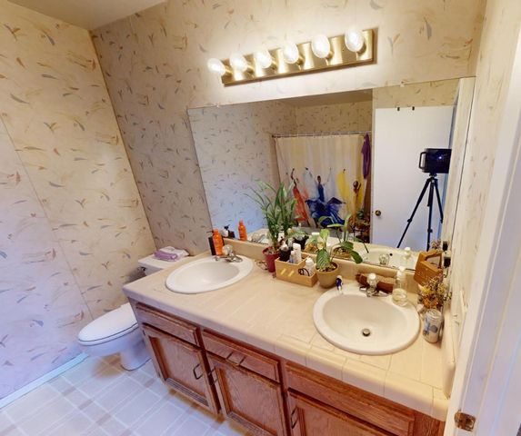 2460 Sample Avenue, Clovis, CA 93611